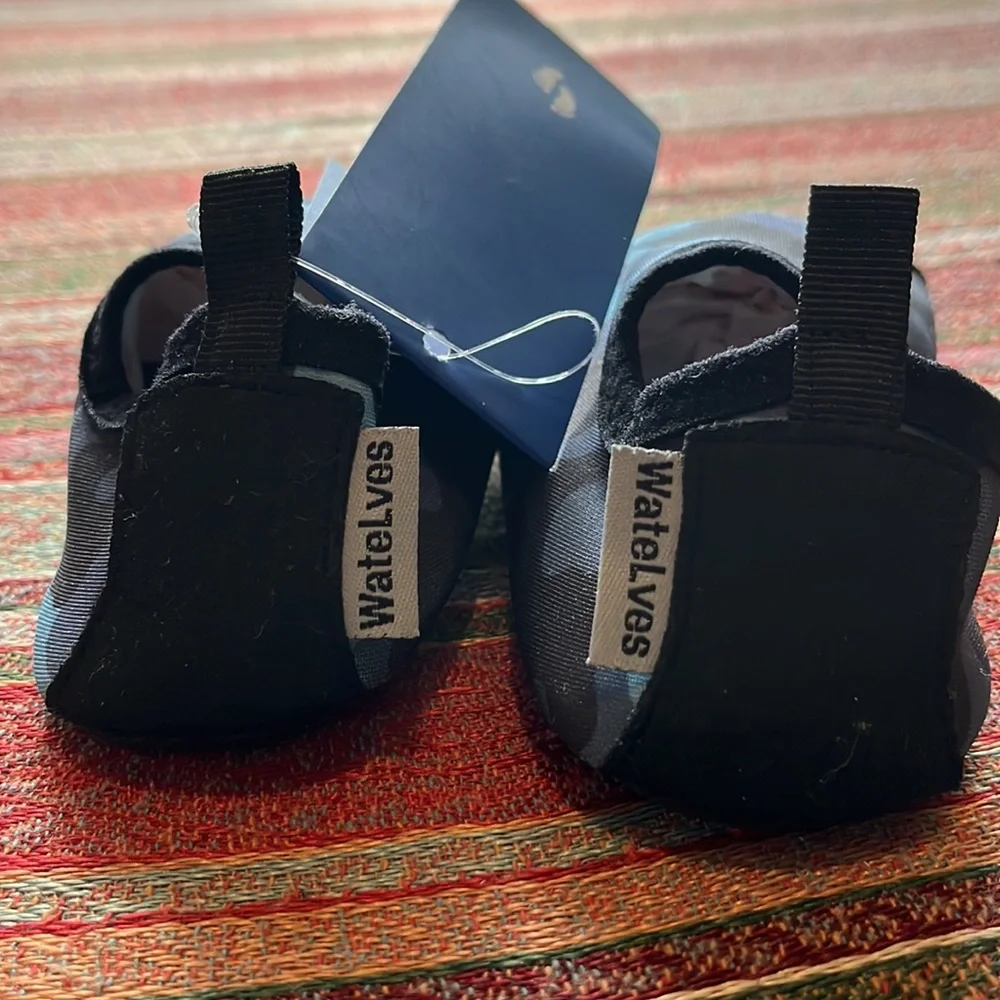 WateLves Blue Camo Kids swim yoga water shoes  size EU 22/23 US 5.5/6